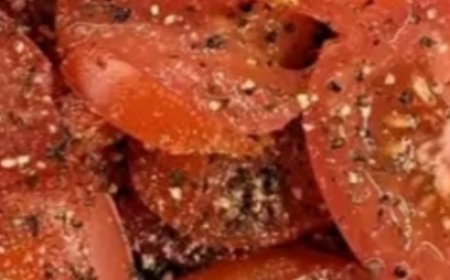 Sliced Tomato with Salt and Pepper