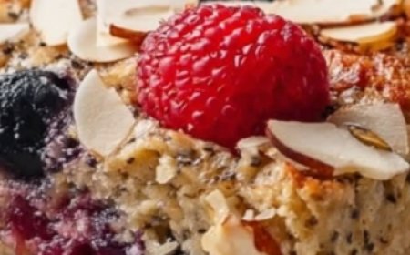 Baked Oatmeal with Berries and Almonds