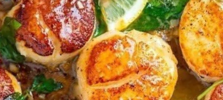 Seared Scallops with Lemon and Spinach