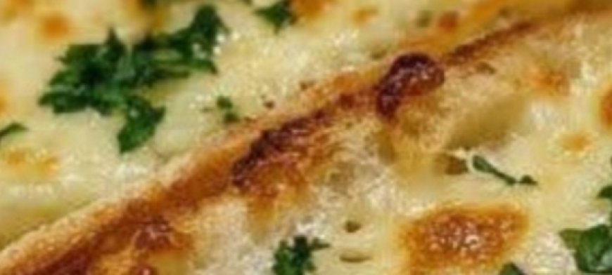 Cheesy Garlic Bread: Crispy, Buttery, and So Cheesy!
