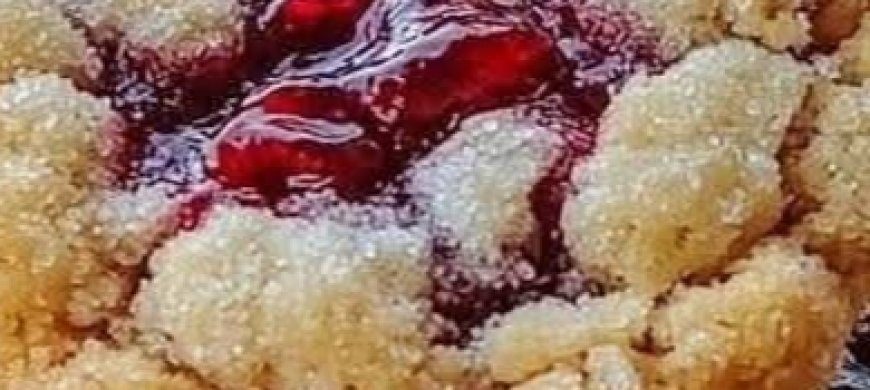 Buttery Raspberry Crumble Cookies