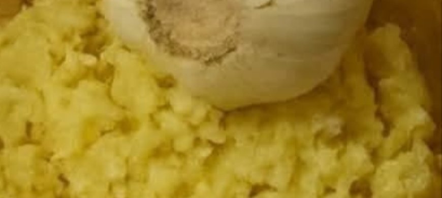 Garlic: A Natural Remedy for Fungal Infections of the Scalp, Hands, Nails, and Feet